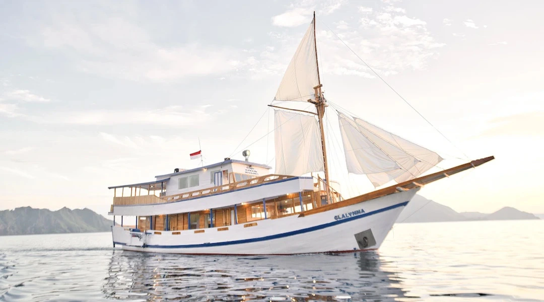 Clalynna Phinisi Boat Charter - IndonesiaJuara