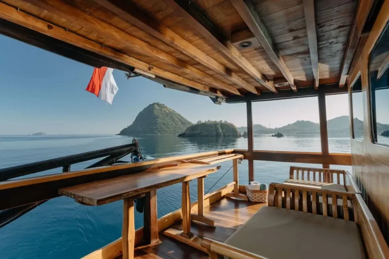 Luxury Cruise in Labuan Bajo: An Exclusive & Thrilling Sailing Experience