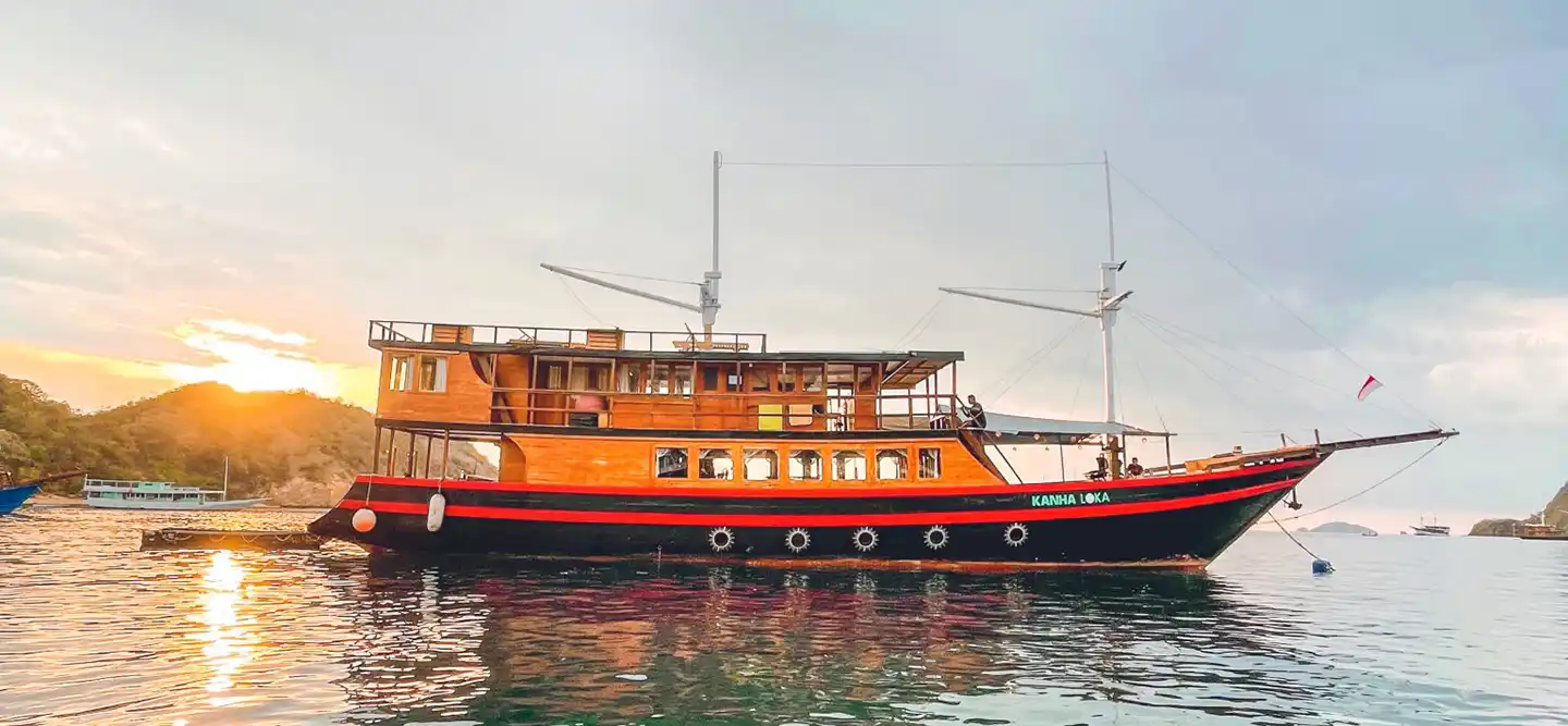 Kahna Loka Phinisi Boat Charter