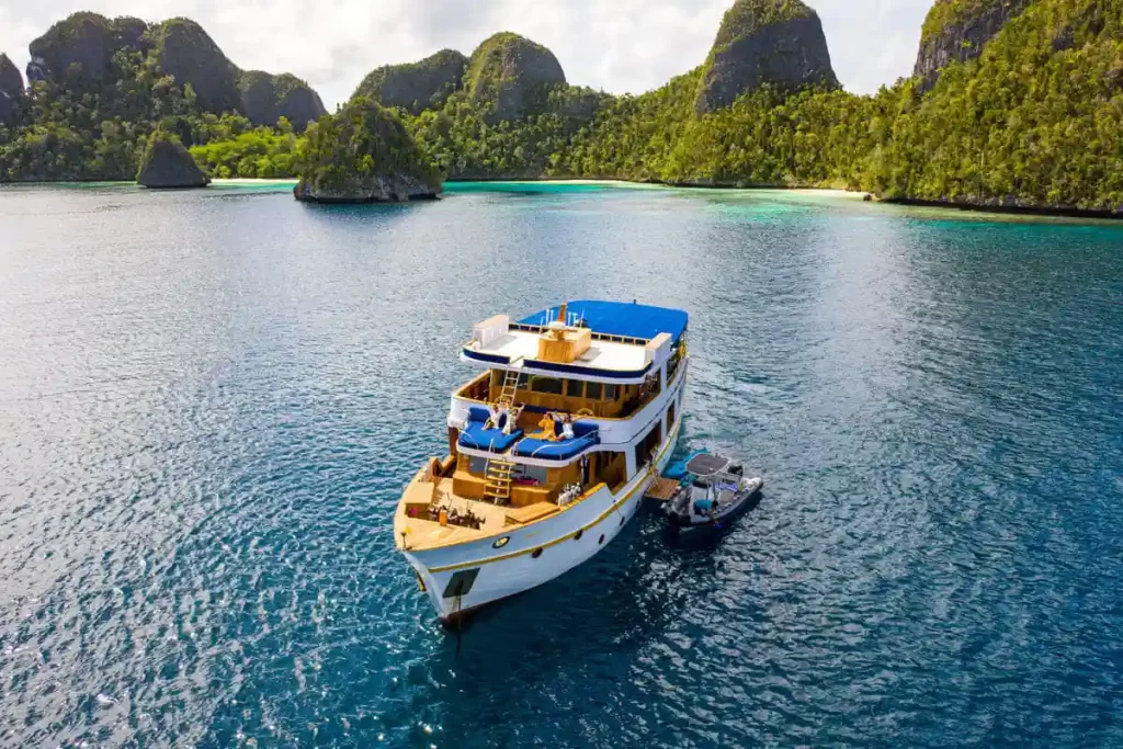 Magia II Phinisi Boat Charter - IndonesiaJuara