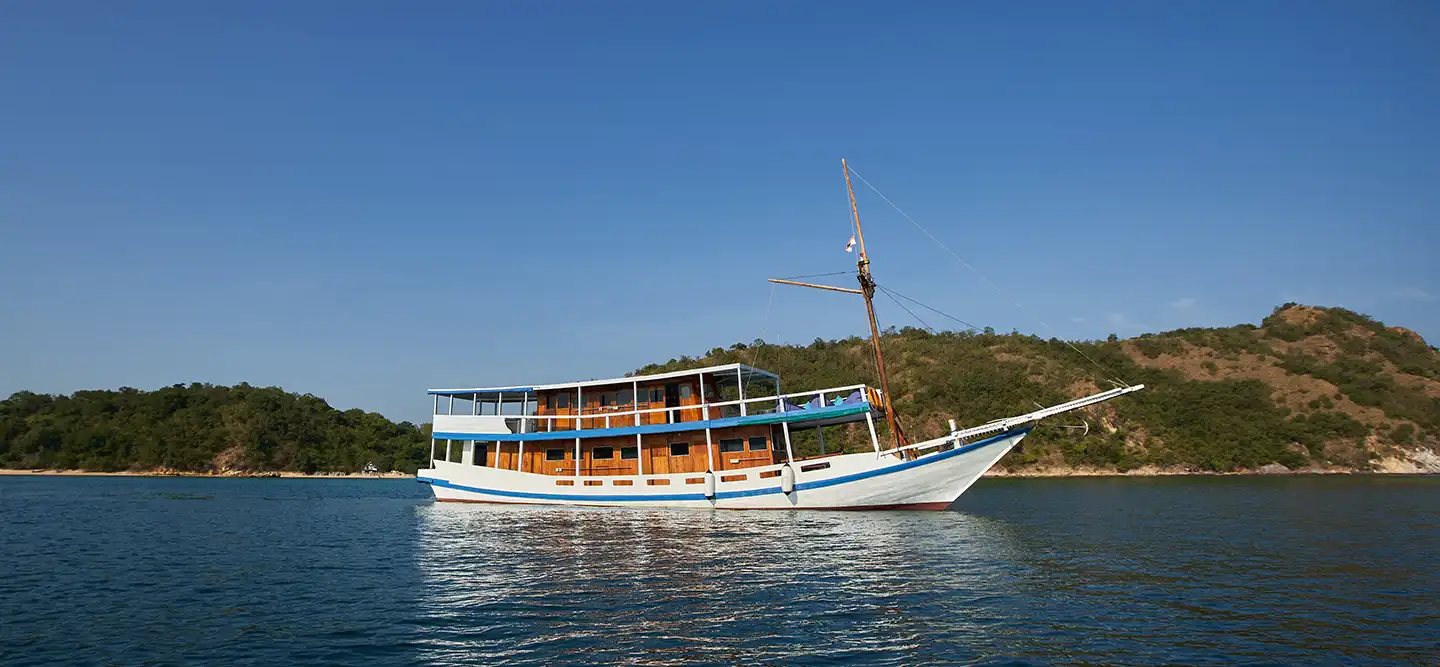 La Dyana Phinisi Boat Charter