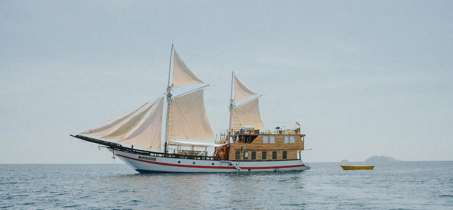 Maipa Deapati Phinisi Boat Charter