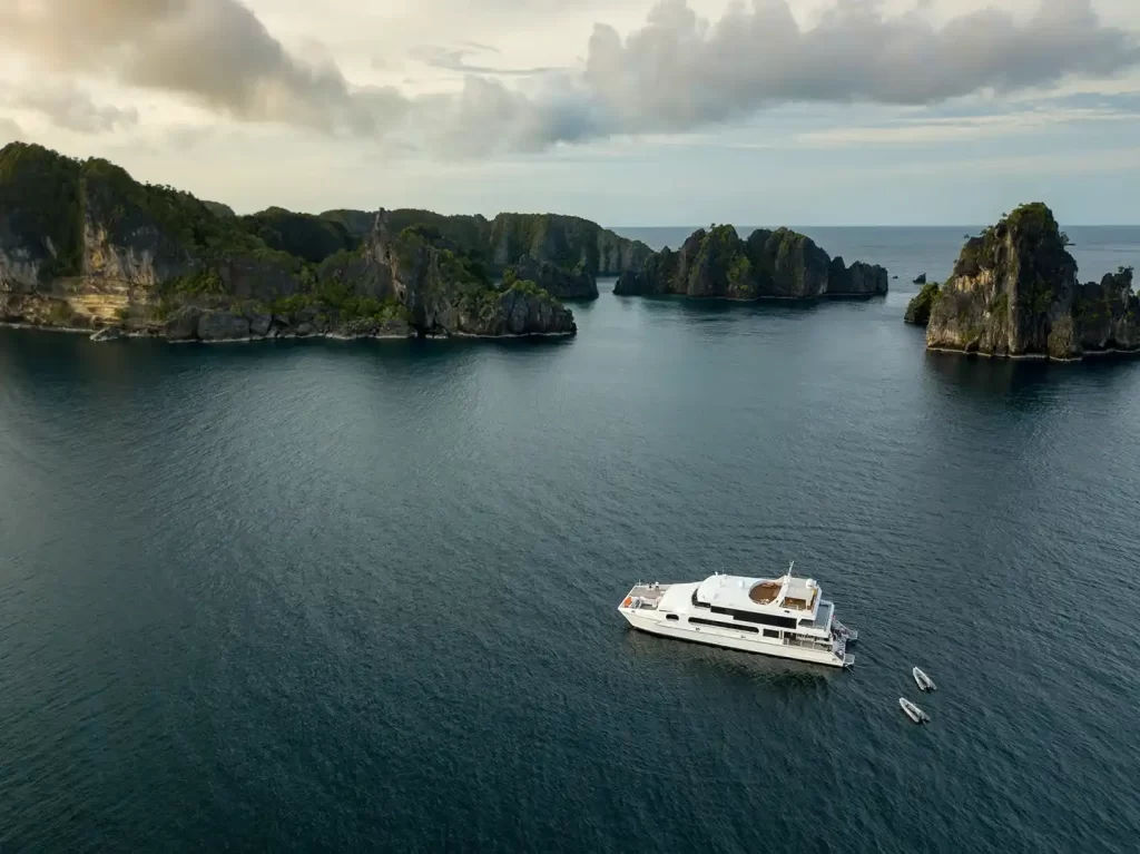 Island Hopping Through Raja Ampat | Raja Ampat Tour | IndonesiaJuara Trip