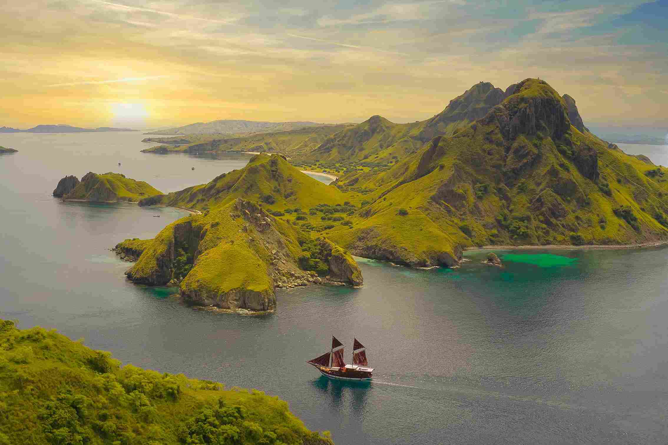 Sailing Komodo Labuan Bajo - IndonesiaJuara Trip