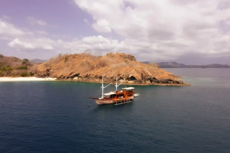 Luxury Boat Charter in Labuan Bajo: Elevate Your Holiday