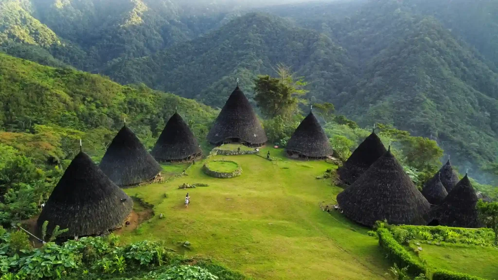 Ekowisata di Desa Waerebo