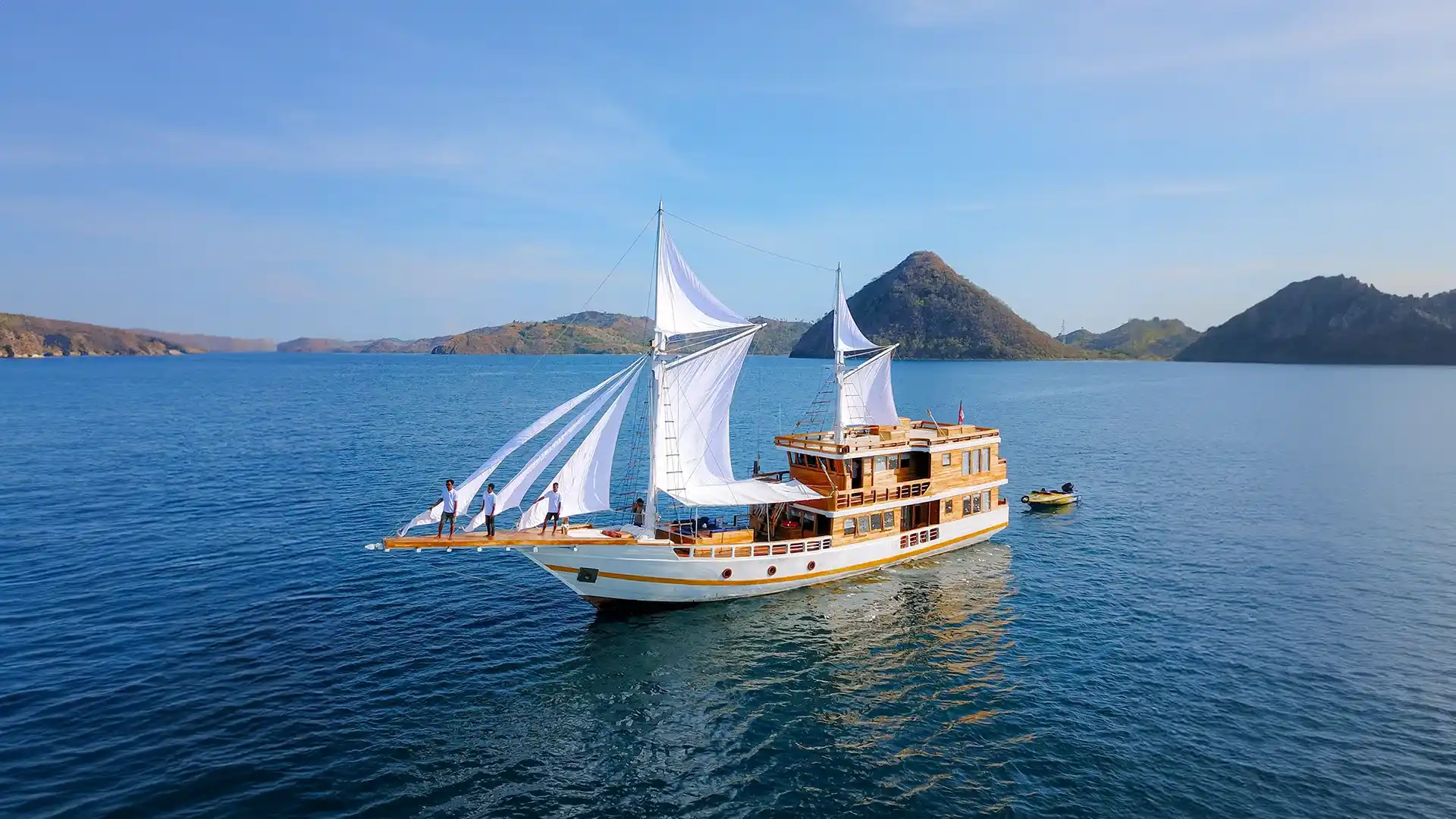 Barakati Cruise Phinisi - IndonesiaJuara