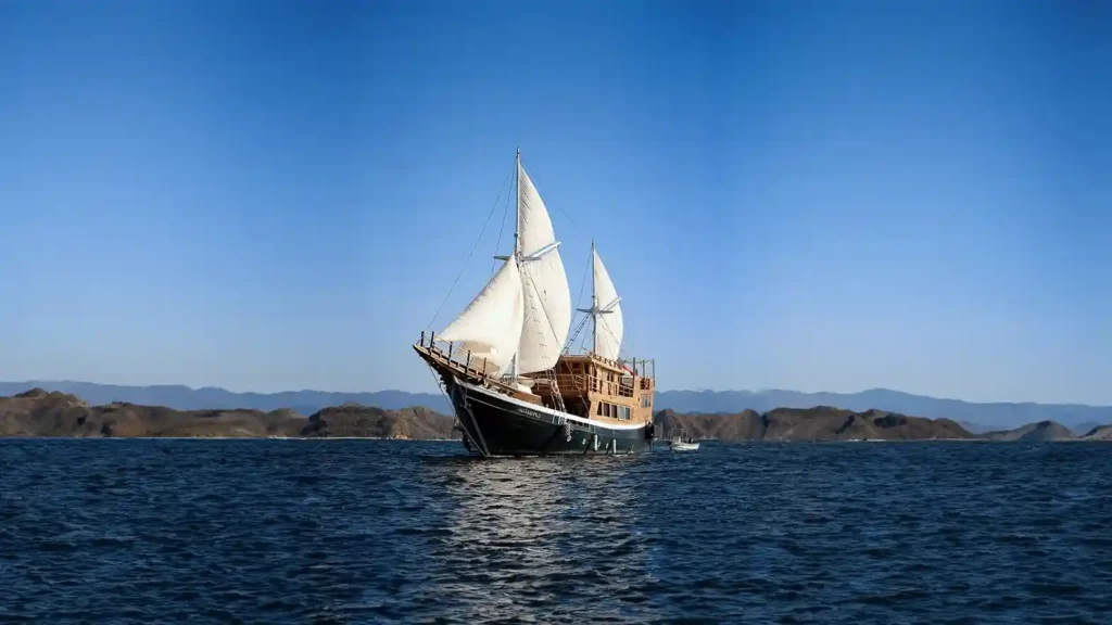 Corderlia Phinisi Boat Charter - IndonesiaJuara