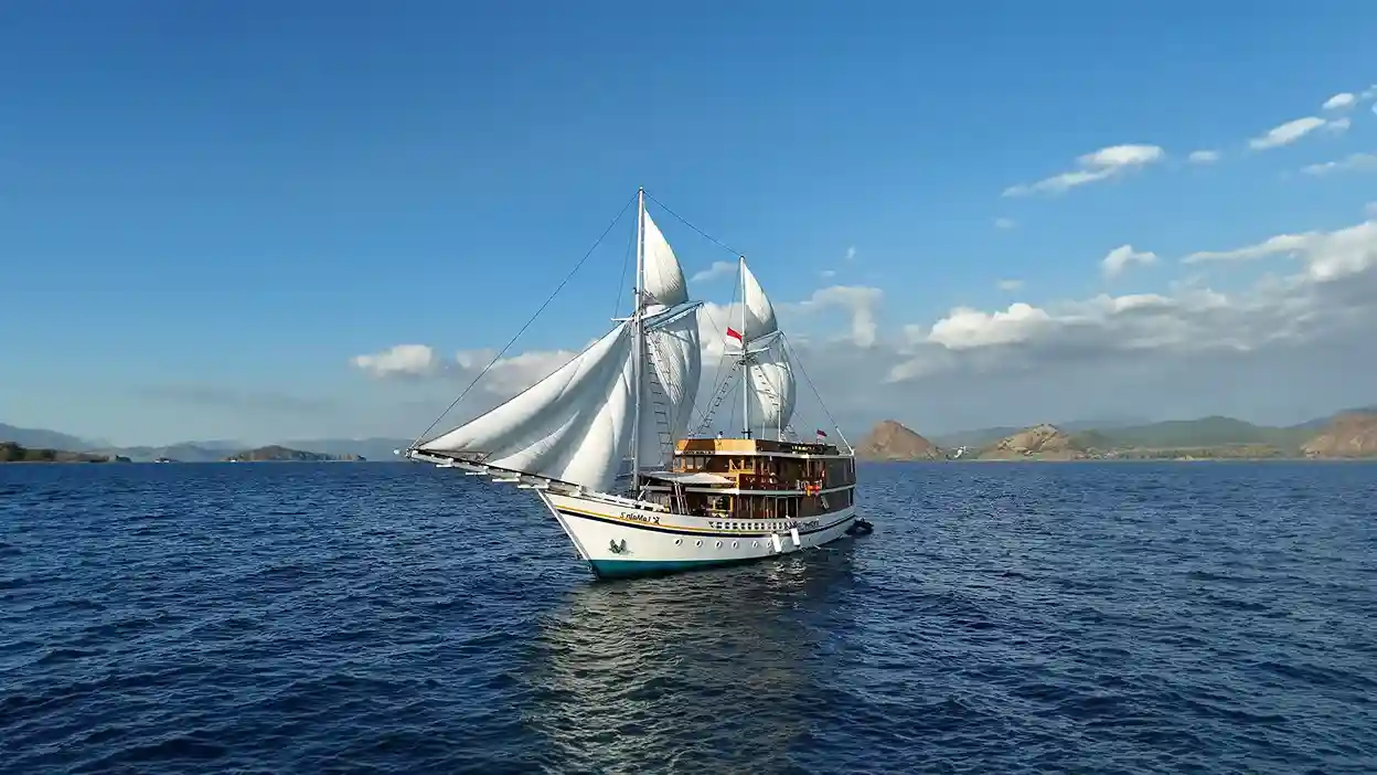 LaMaIn Cruise Voyage 2 boat charter - IndonesiaJuara