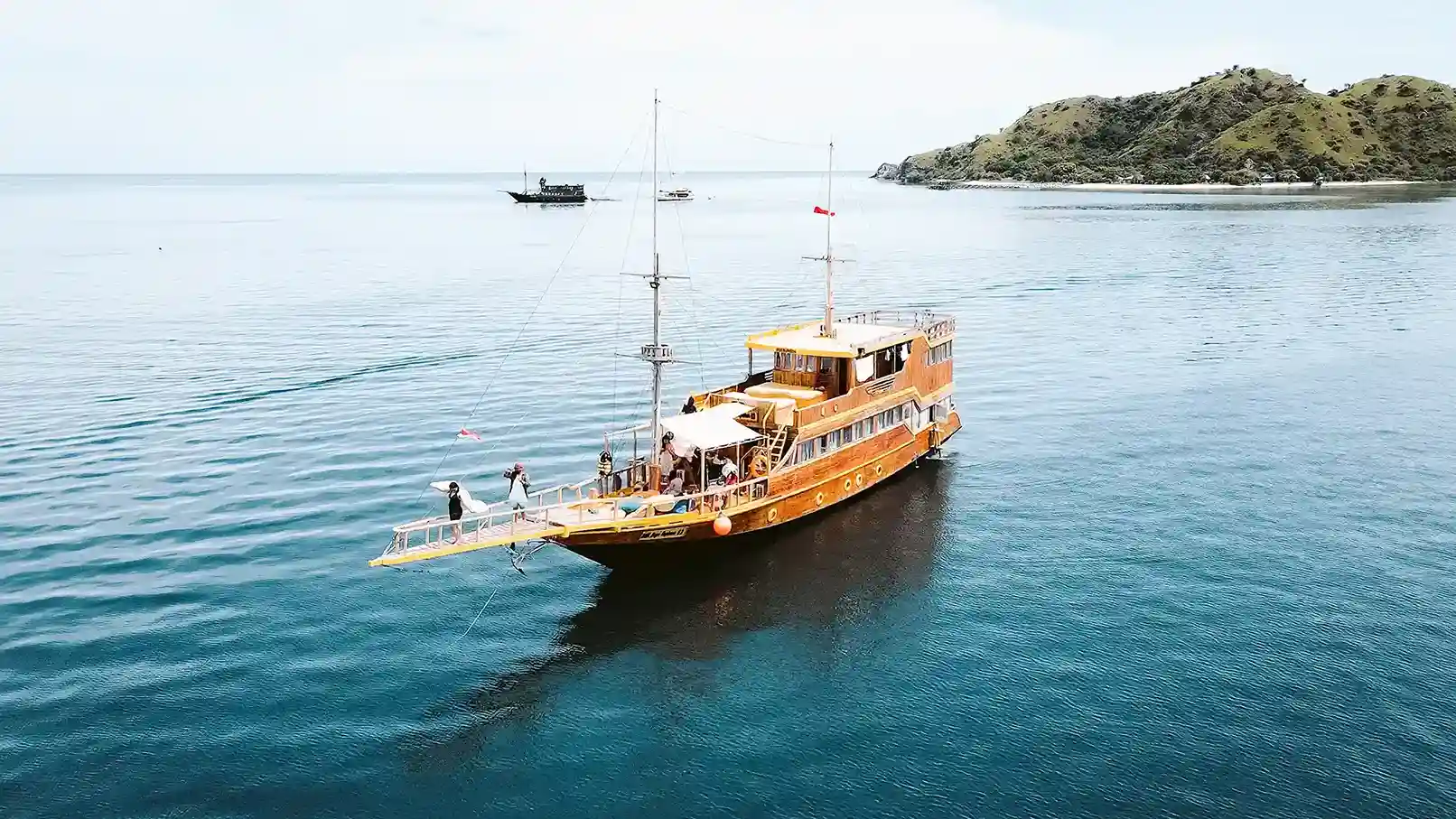 NK Jaya II Phinisi Boat Charter