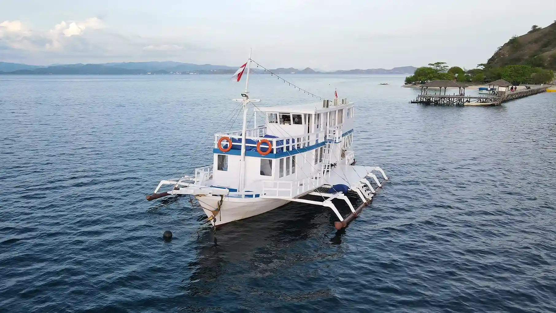 Osiana Alo Phinisi Boat Charter - IndonesiaJuara