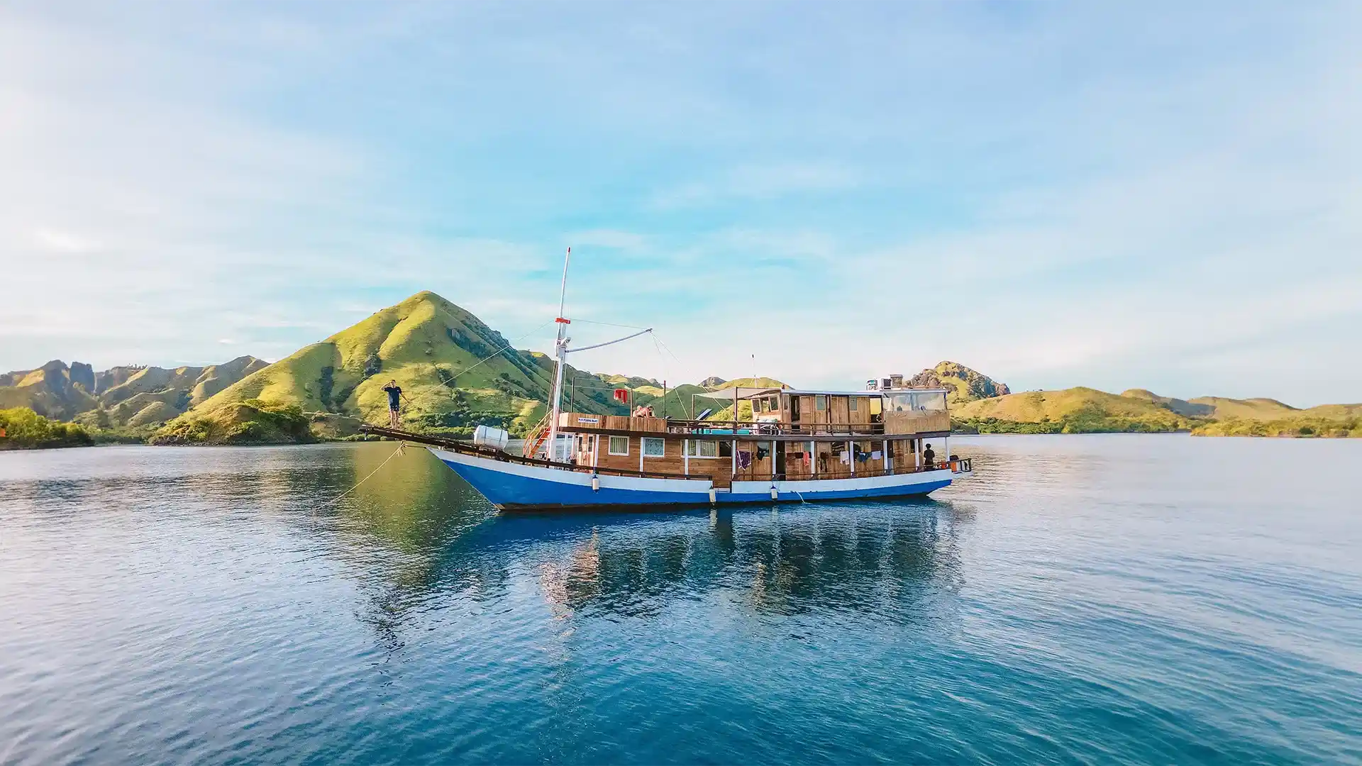 Pesona Bajo Phinisi Boat Charter - IndonesiaJuara