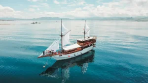 Vidi Phinisi Boat Charter - IndonesiaJuara