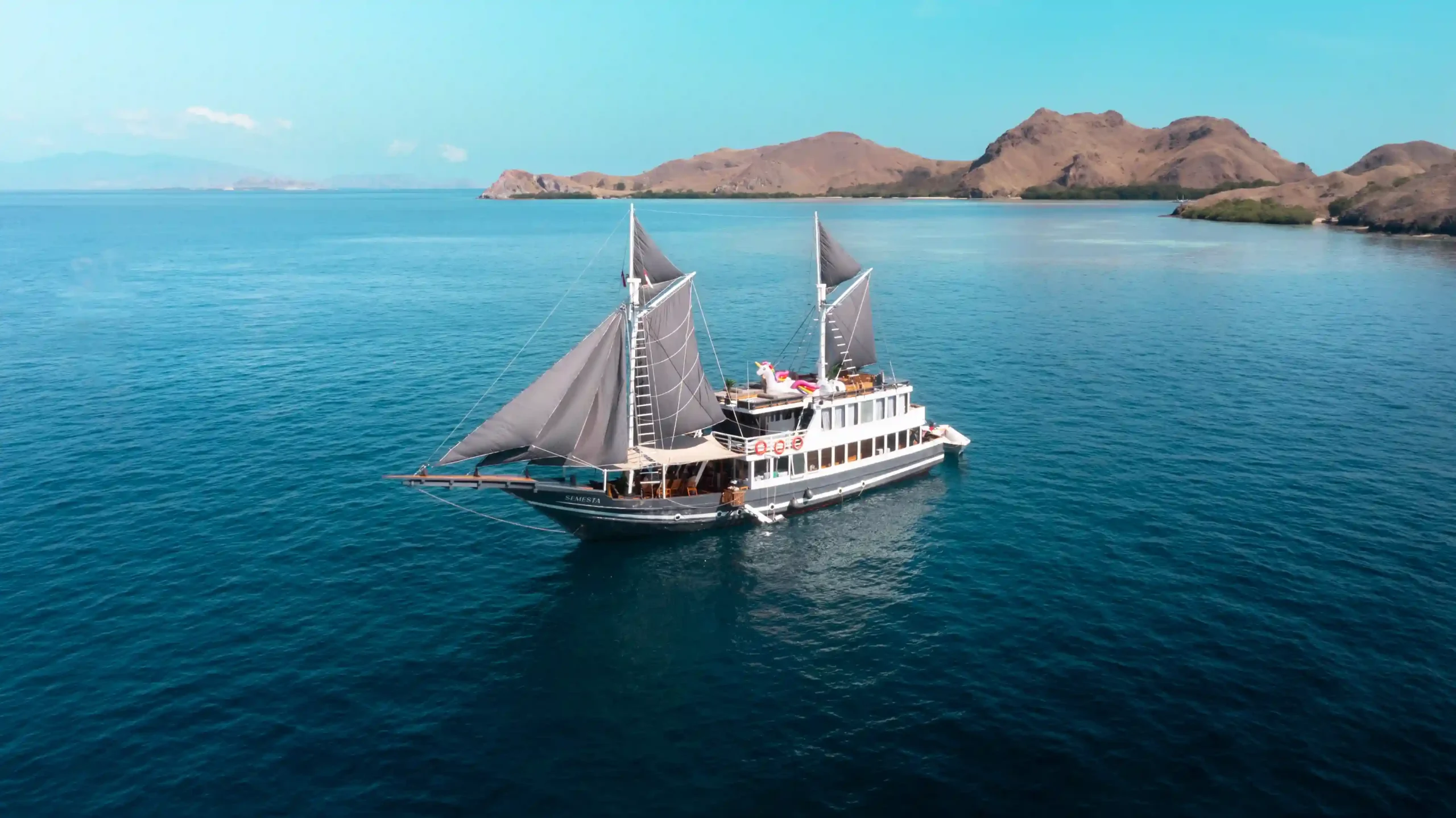 Semesta Phinisi Yacht Charter by Indonesia Juara Trip