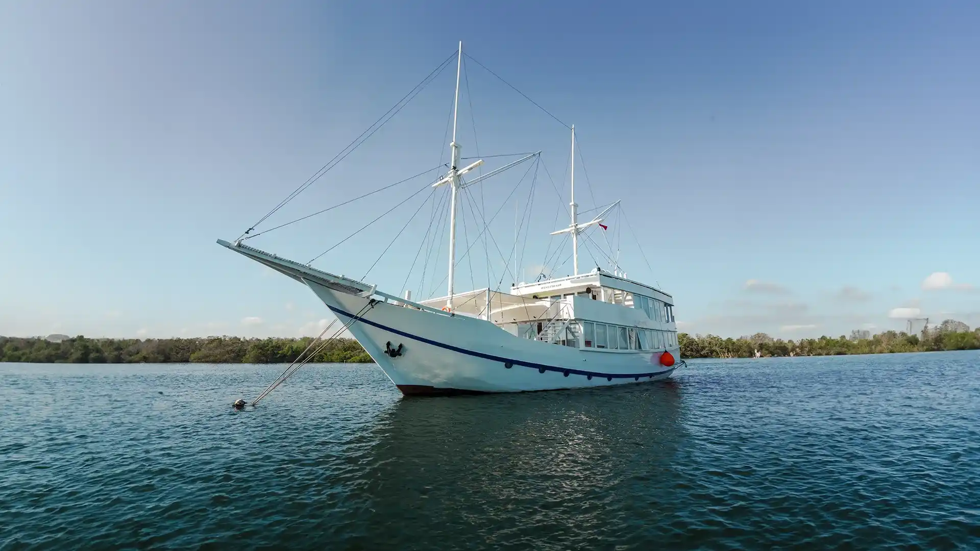 Mosalaki phinisi boat charter