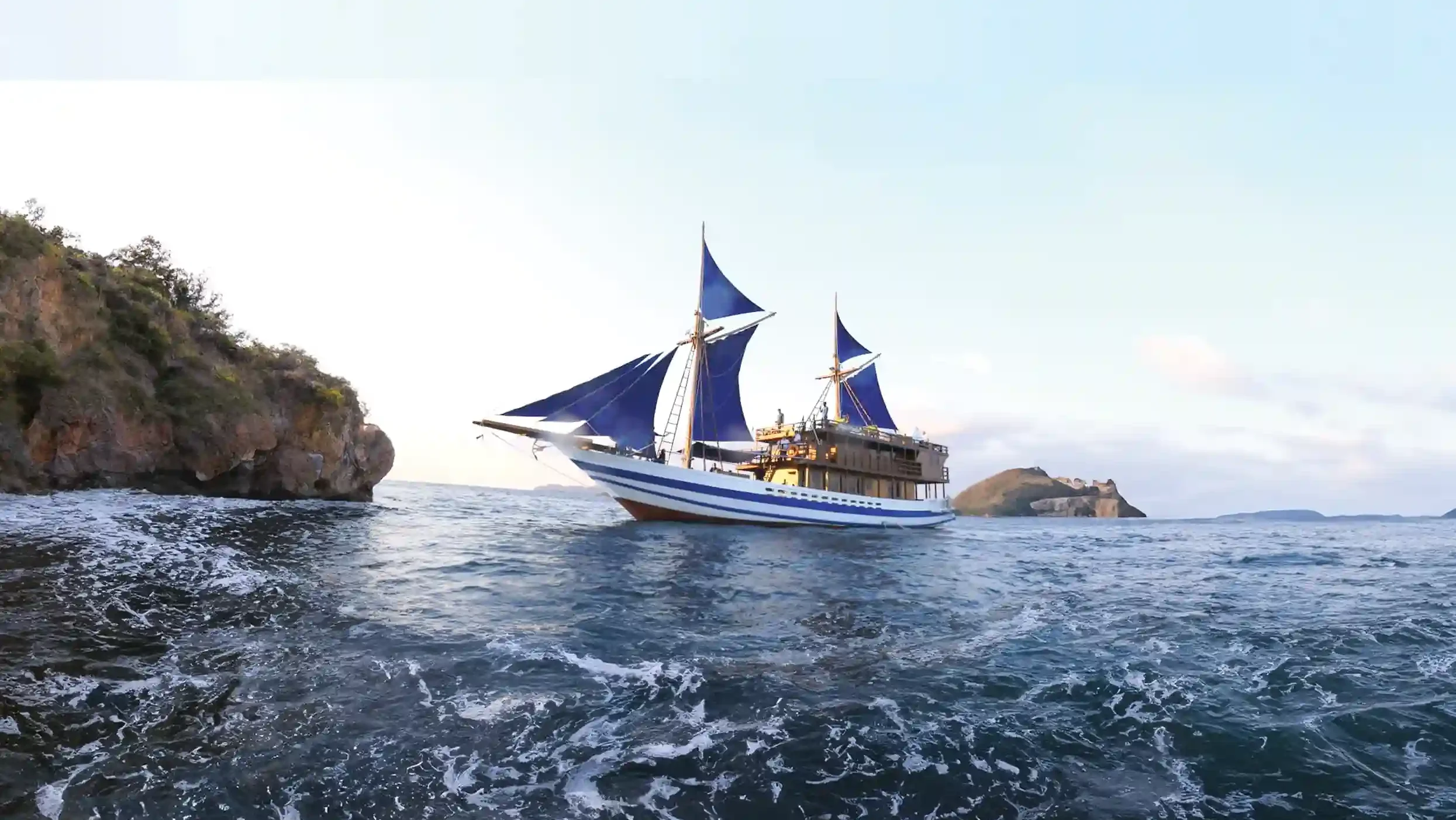 Radea Phinisi Boat Charter | Komodo National Park | Indonesia Juara Trip