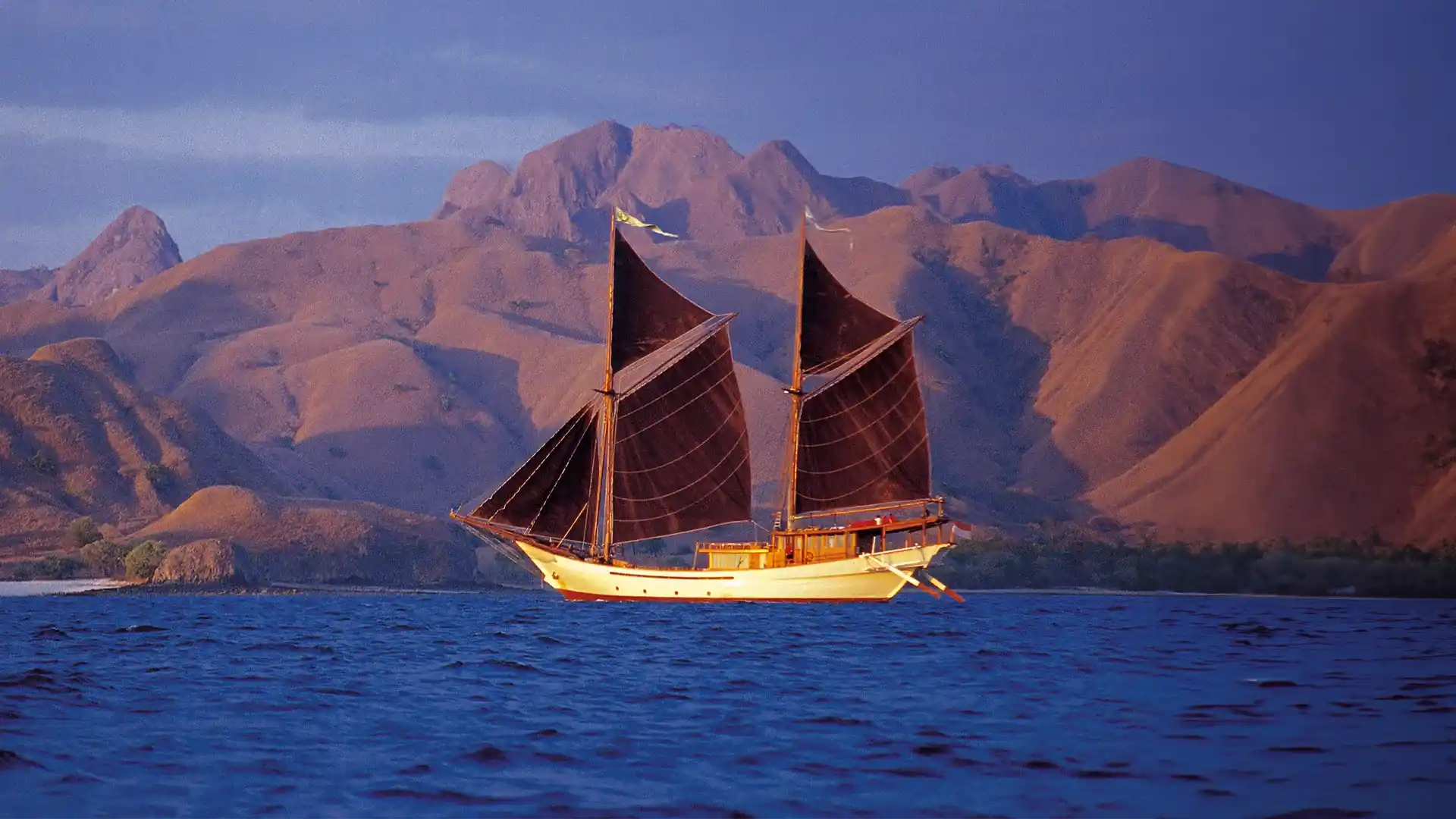 Silolona Phinisi Boat Charter - IndonesiaJuara