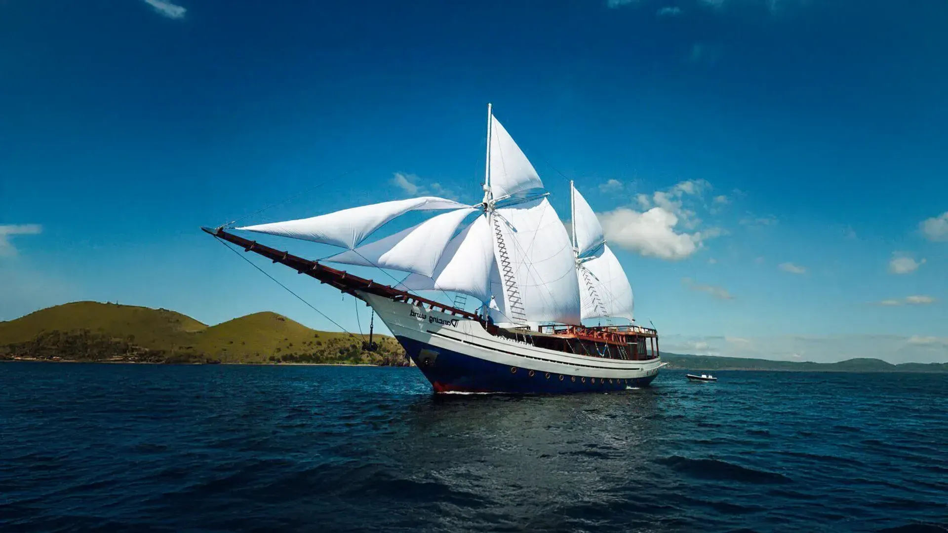 Dancing Wind Liveaboard | Indonesia Juara Trip