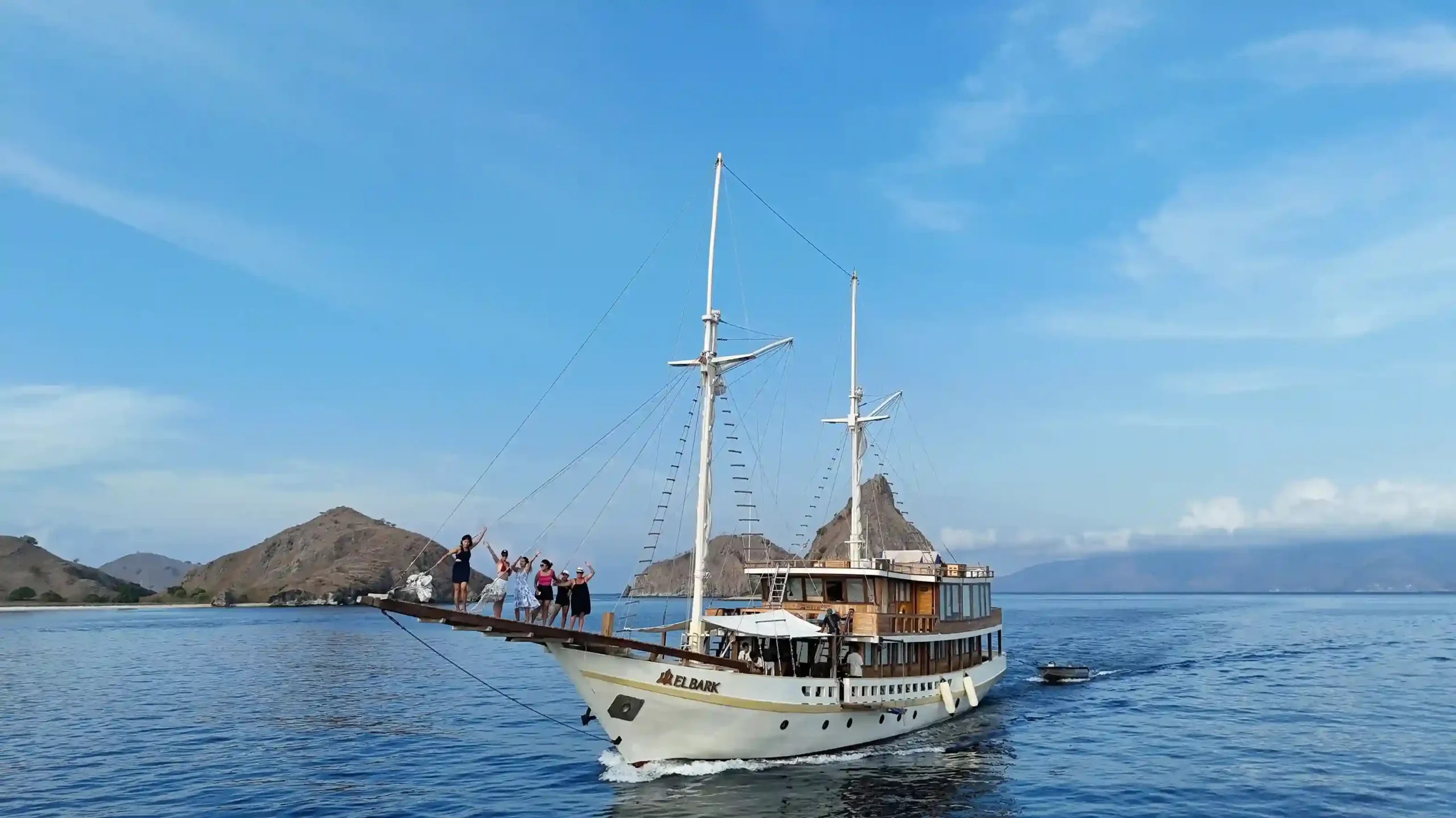 Komodo Tour | Elbark Cruise | IndonesiaJuara Trip