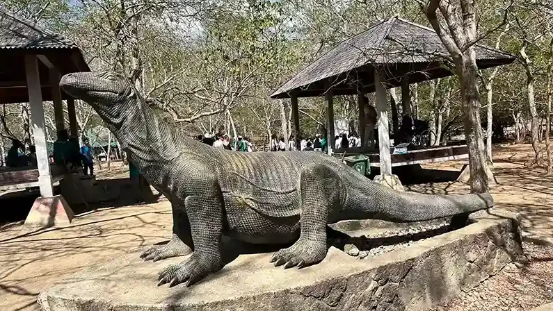 Komodo Statue on Komodo Island | IndonesiaJuara Trip