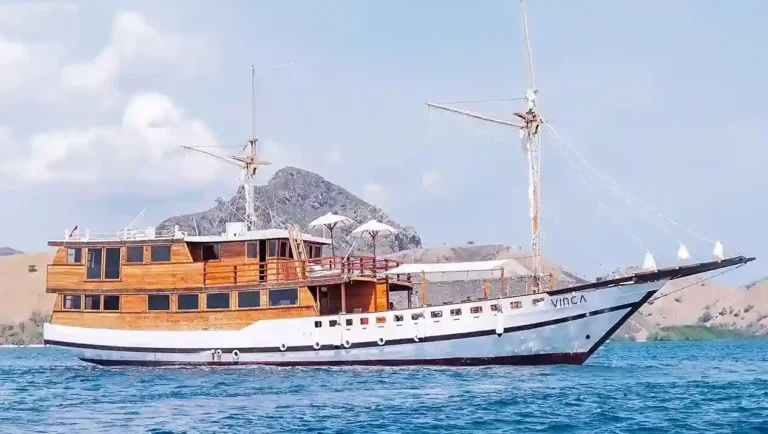 Vinca Voyages Reviews: Experience Premium Sailing on a Phinisi
