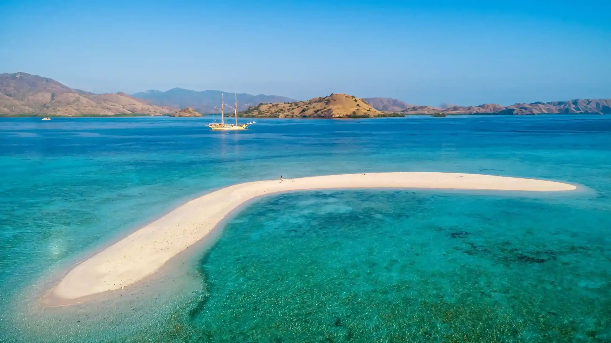 Taka Makassar, Komodo National Park | IndonesiaJuara Trip