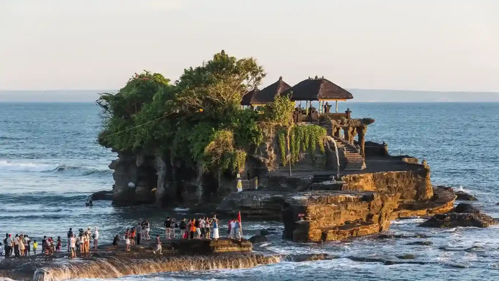Tanah Lot Bali (Source: Wikimedia Commons)