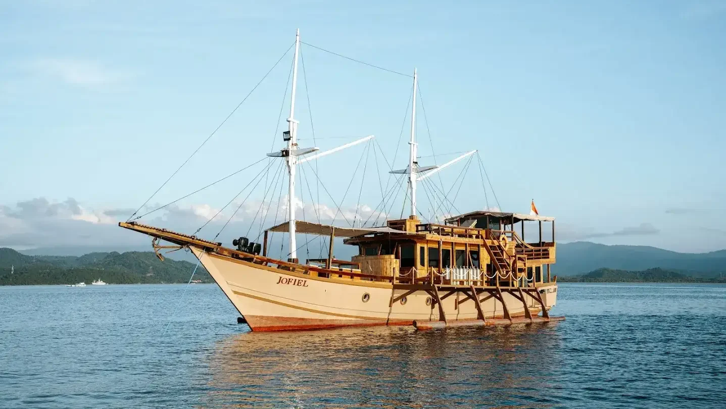 Jofiel Phinisi Boat Charter | Komodo Island Tour | Komodo Island Diving Tour | Indonesia Juara Trip