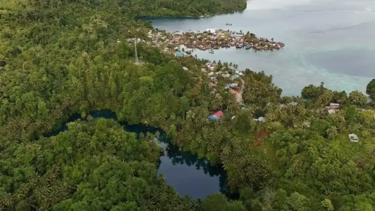 How Long from Luwuk to Banggai Islands?
