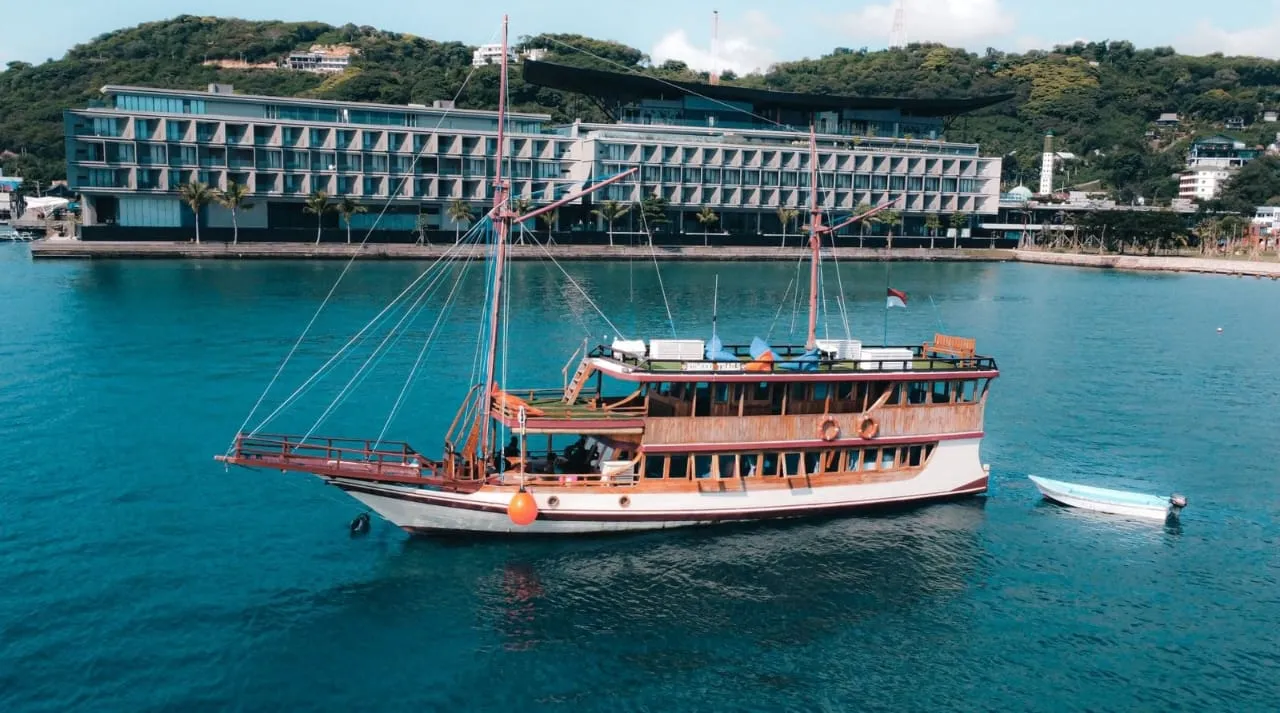 Komodo Trail | Komodo Trail Boat Charter Phinisi | Indonesia Juara Trip