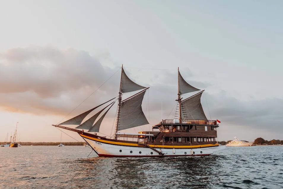 Behike Exterior | Behikie Phinisi Boat Charter | IndonesiaJuara