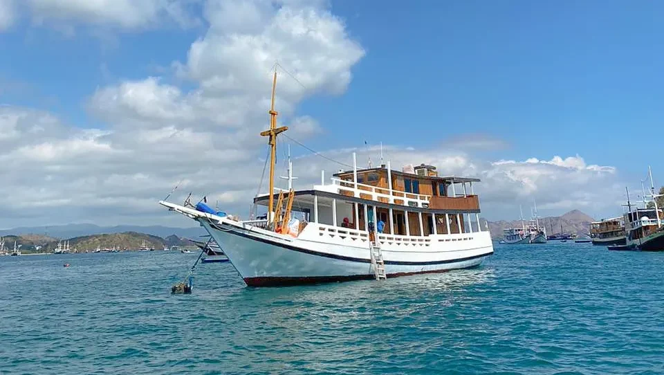 North Blue Phinisi Boat Charter | North Blue Exterior | Komodo Tour | Indonesiajuara