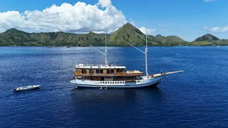Raffles Cruise Review: Luxury Phinisi Boat in Labuan Bajo