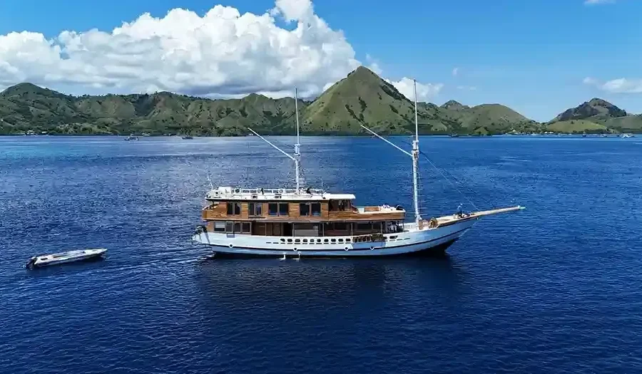 Raffles Cruise | IndonesiaJuara Trip