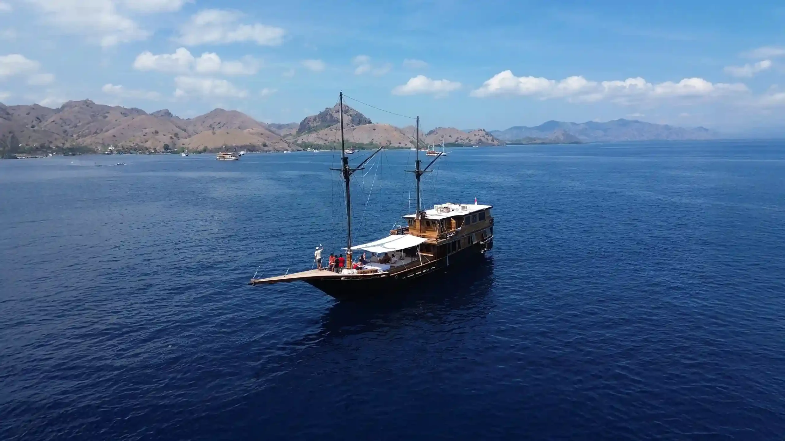Blackbeard Phinisi Boat Charter | Blackbeard Exterior | Komodo Tour | Indonesiajuara