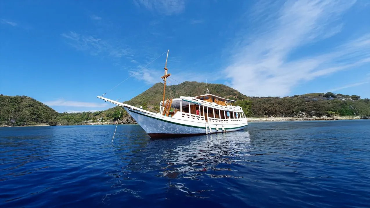 North Blue Phinisi Boat Charter | North Blue Exterior | Komodo Tour | Indonesiajuara