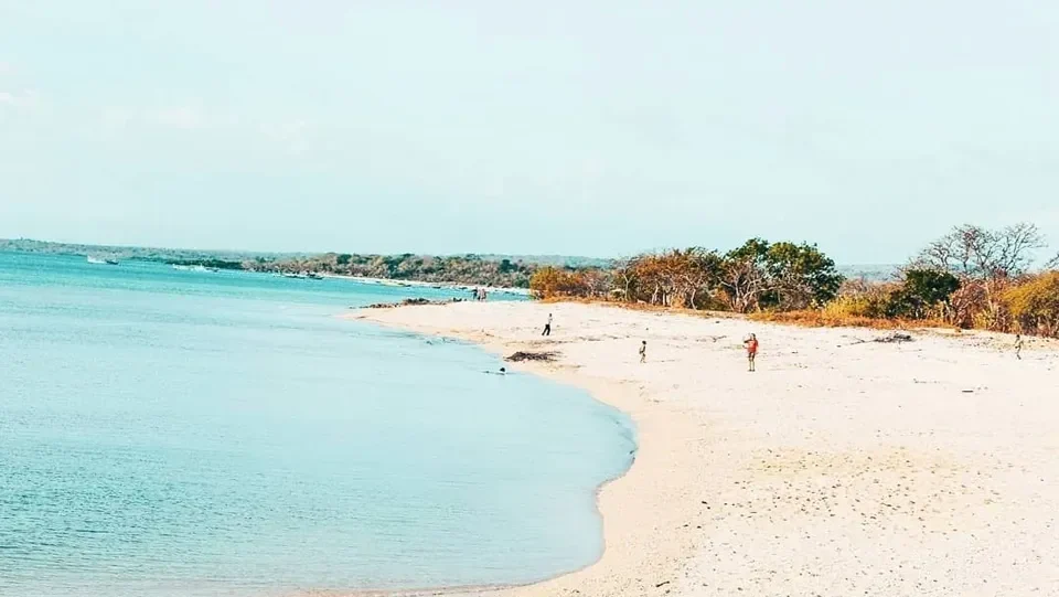 Tablolong Beach (source: satutenda)