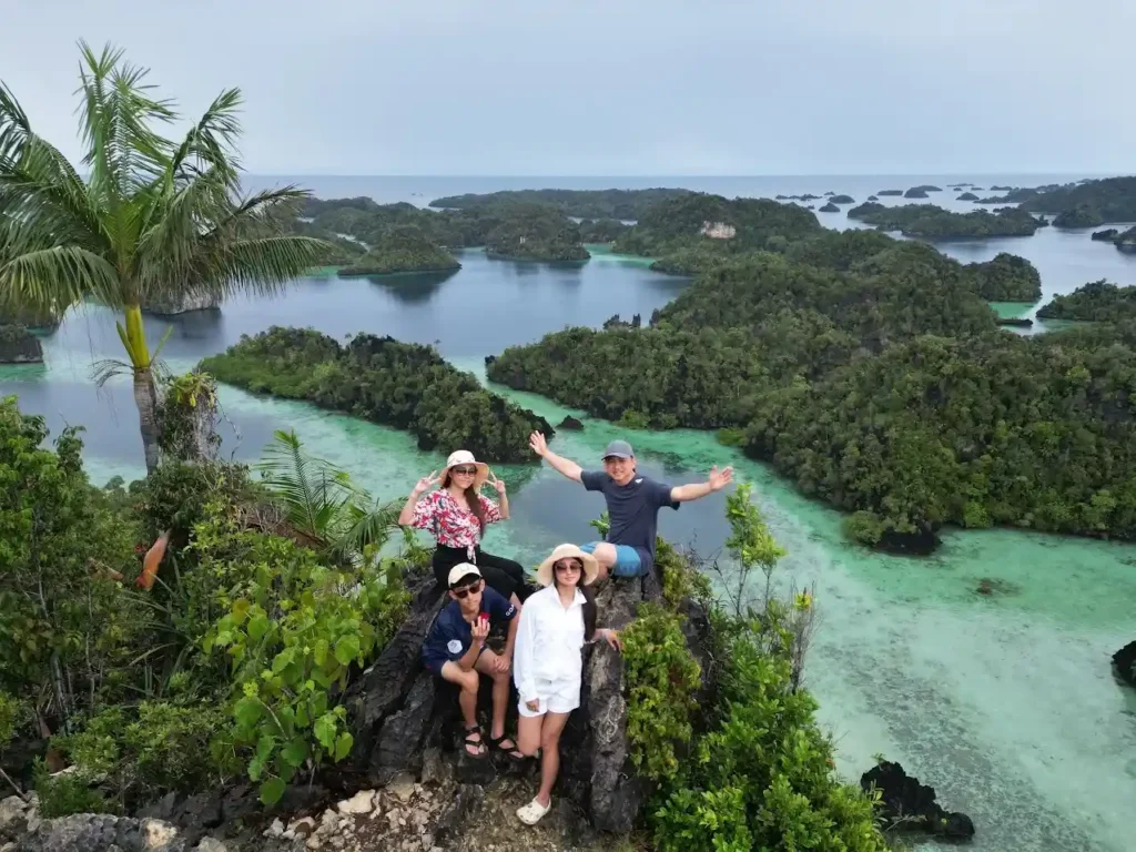 Trekking in Misool Raja Ampat | Harfat | Raja Ampat Tour | Indoensia Juara