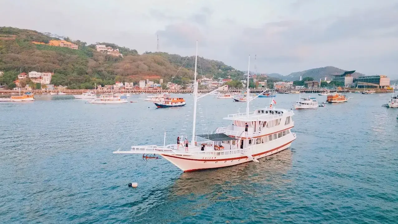 Gaisan Phinisi Boat Charter | Gaisan Phinisi Exterior | Indonesia Juara Trip