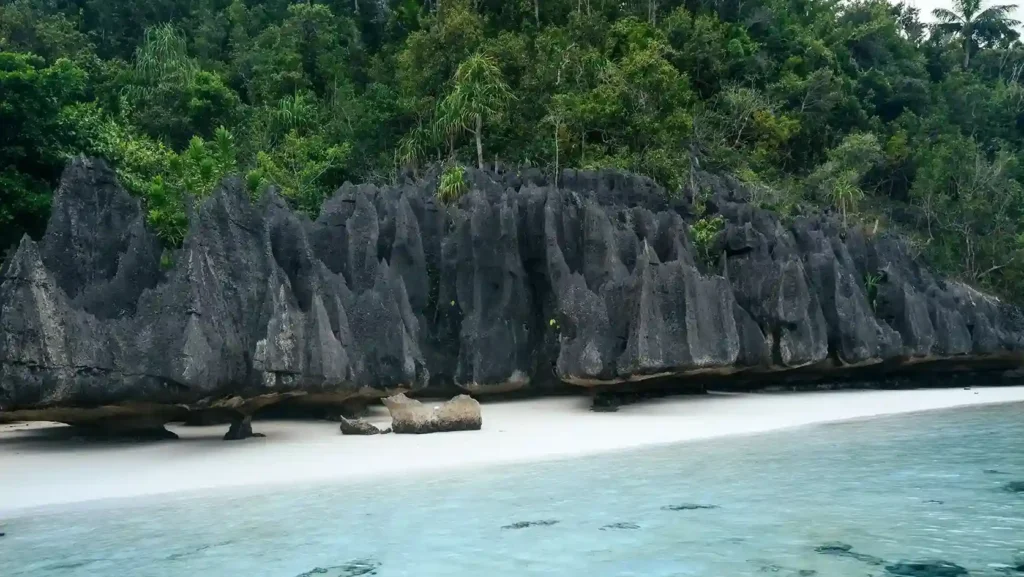 Namlol Misool in Raja Ampat | Misool Tour | IndonesiaJuara Trip