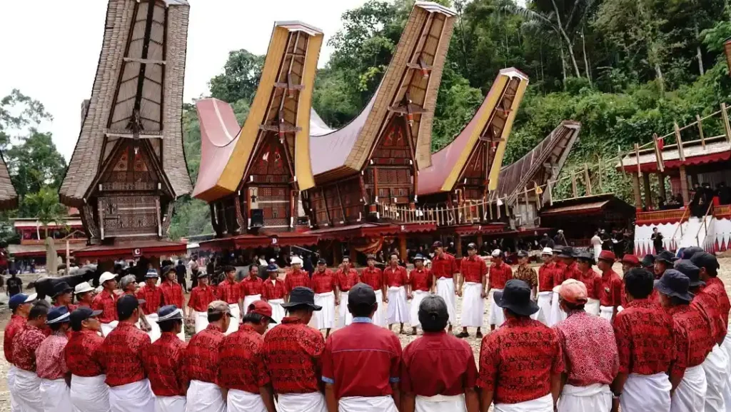 Rambu Solo – The Grand Funeral Ceremony of the Toraja People (source: Instagram @petchpacker)