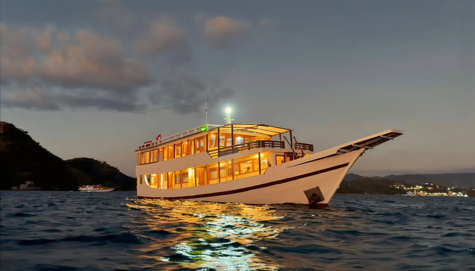 Ayvara Cruises Boat Charter | Ayvara Cruise Exterior | Indonesia Juara Trip