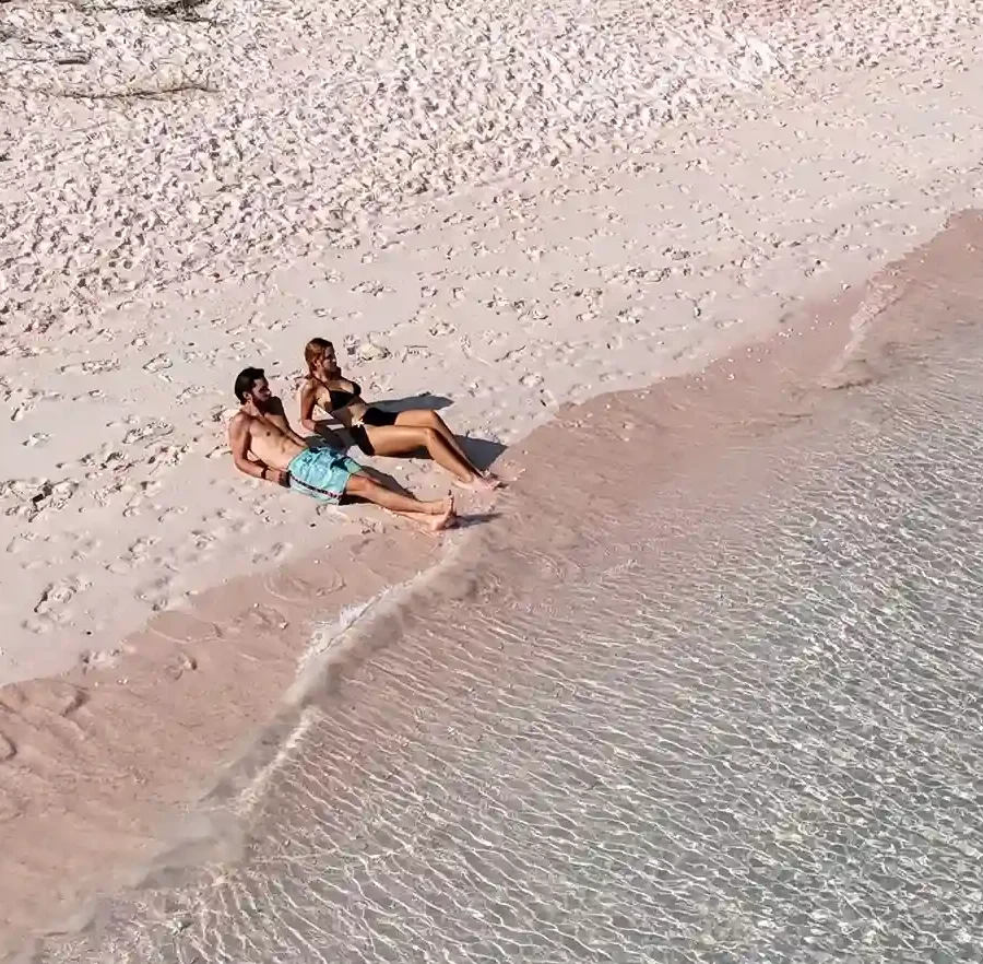 Pink Beach Labuan Bajo | Labuan Bajo Tour | IndonesiaJuara Trip