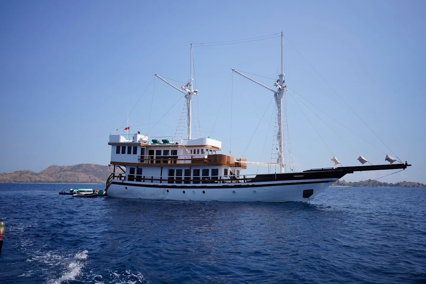 Kayra Phinisi Exterior | Kayra Phinisi Yacht Boat Charter