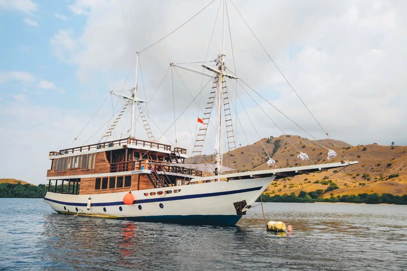 Kanthaka Phinisi Boat Charter | Kanthaka Phinisi Exterior | Indonesia Juara Trip