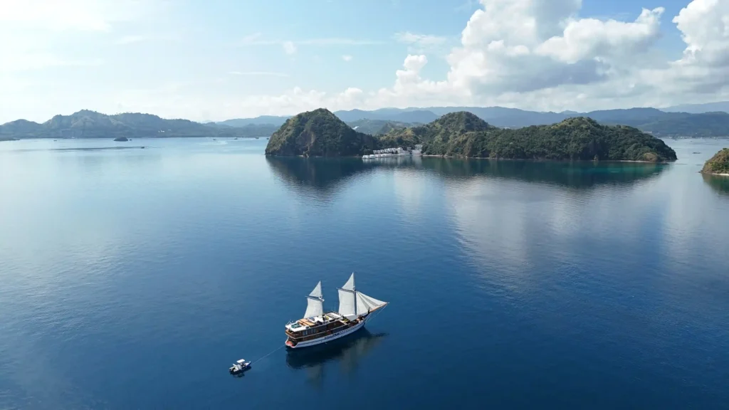 Angel Island Labuan Bajo | Labuan Bajo Tour | IndonesiaJuara Trip