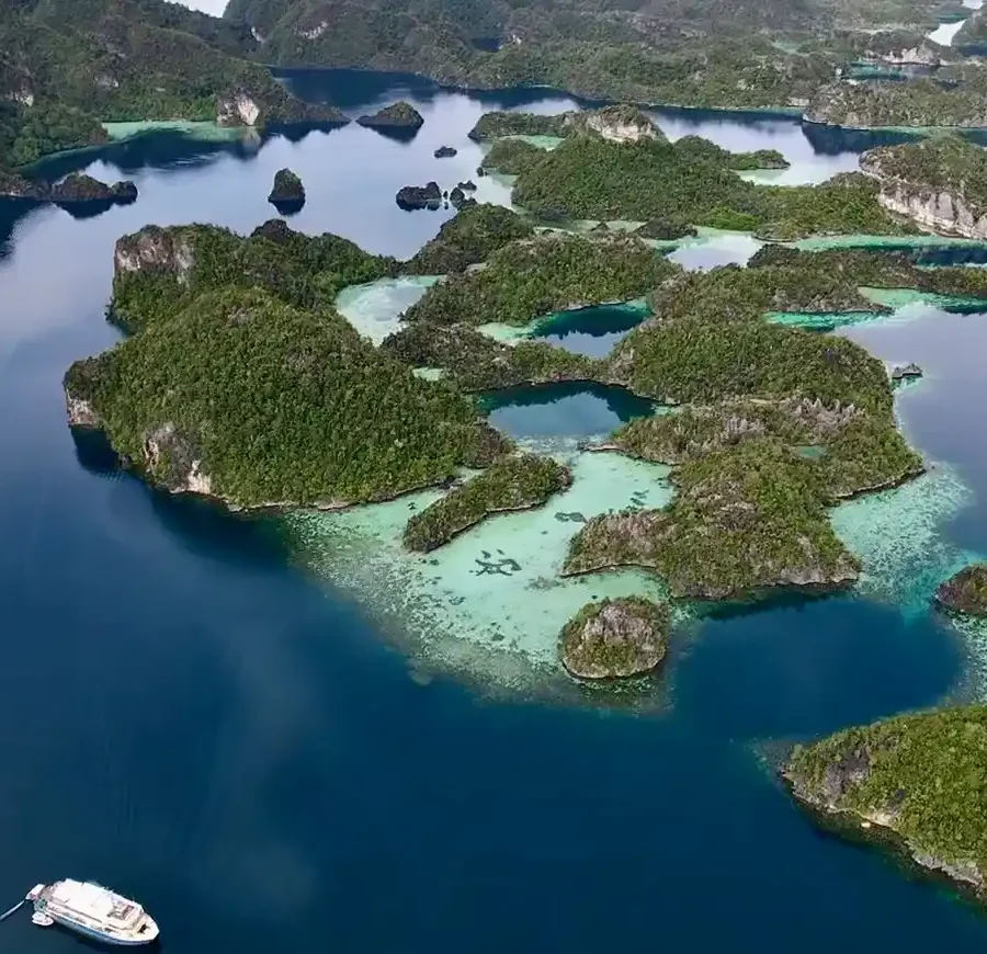 Raja Ampat | Raja Ampat Tour | IndonesiaJuara Trip