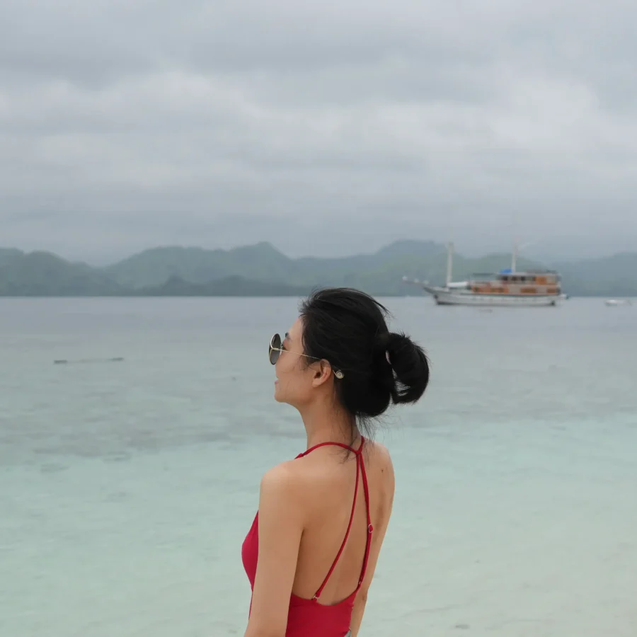 Pink Beach Labuan Bajo | Labuan Bajo Tour | IndonesiaJuara Trip