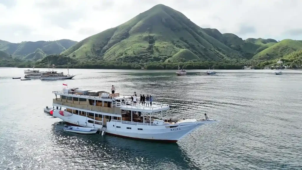 Sailing Labuan Bajo | Labuan Bajo Tour | IndonesiaJuara Trip