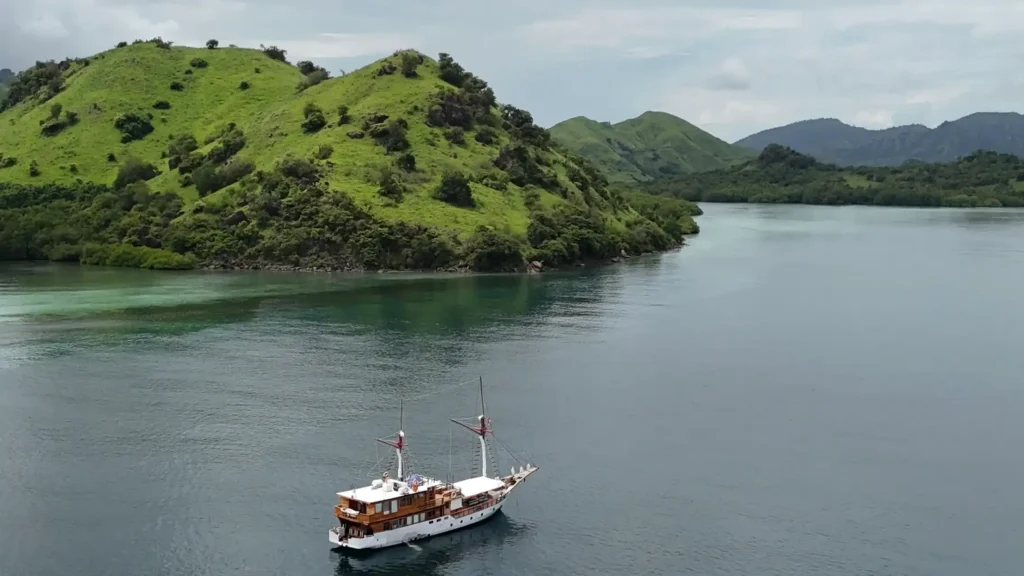 Sailing Labuan Bajo | Labuan Bajo Tour | IndonesiaJuara Trip
